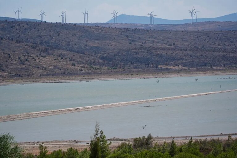 alacati-barajinda-kuraklik-su-seviyesini-dusurdu-cTW3GvmW.jpg