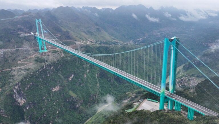 gogu-delen-dev-dunyanin-en-yuksek-koprusu-acildi-zgrJWf8L.jpg
