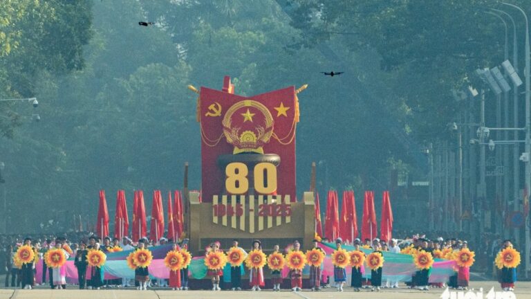 ozgur-vietnam-80-yasinda-bagimsizligin-yil-donumu-gorkemli-torenle-kutlandi-RcGyLRee.jpg