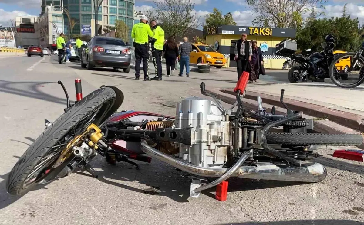 aksarayda motosiklet ve otomobil carpisti bir yarali zun1iFsW.jpg