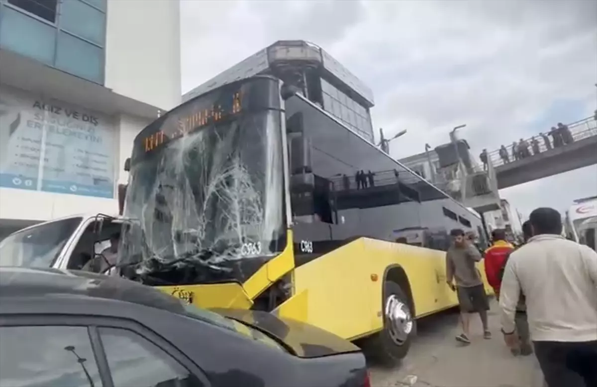 Çekmeköy’de Zincirleme Kaza: 4 Yaralı