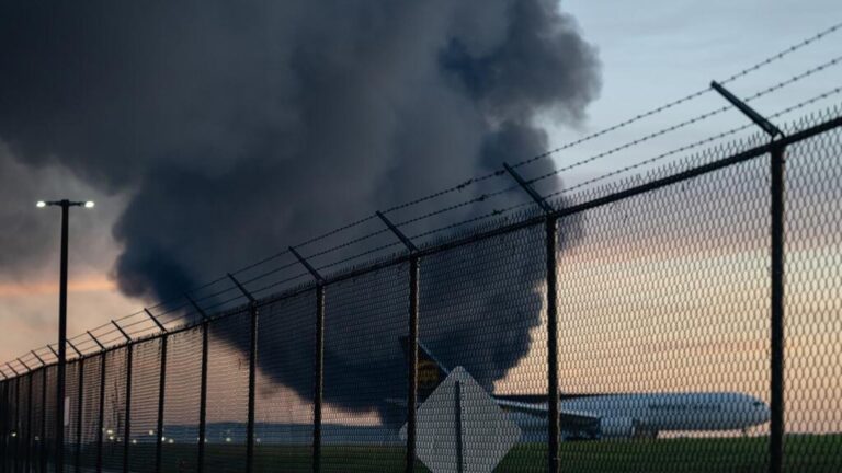 abdde kargo ucagi yerlesim yerine dustu en az 7 can kaybi FDJYOKQL.jpg