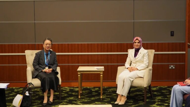 bakan goktas dohada birlesmis milletler yetkilisi ile gorustu rtavs9hc.jpg