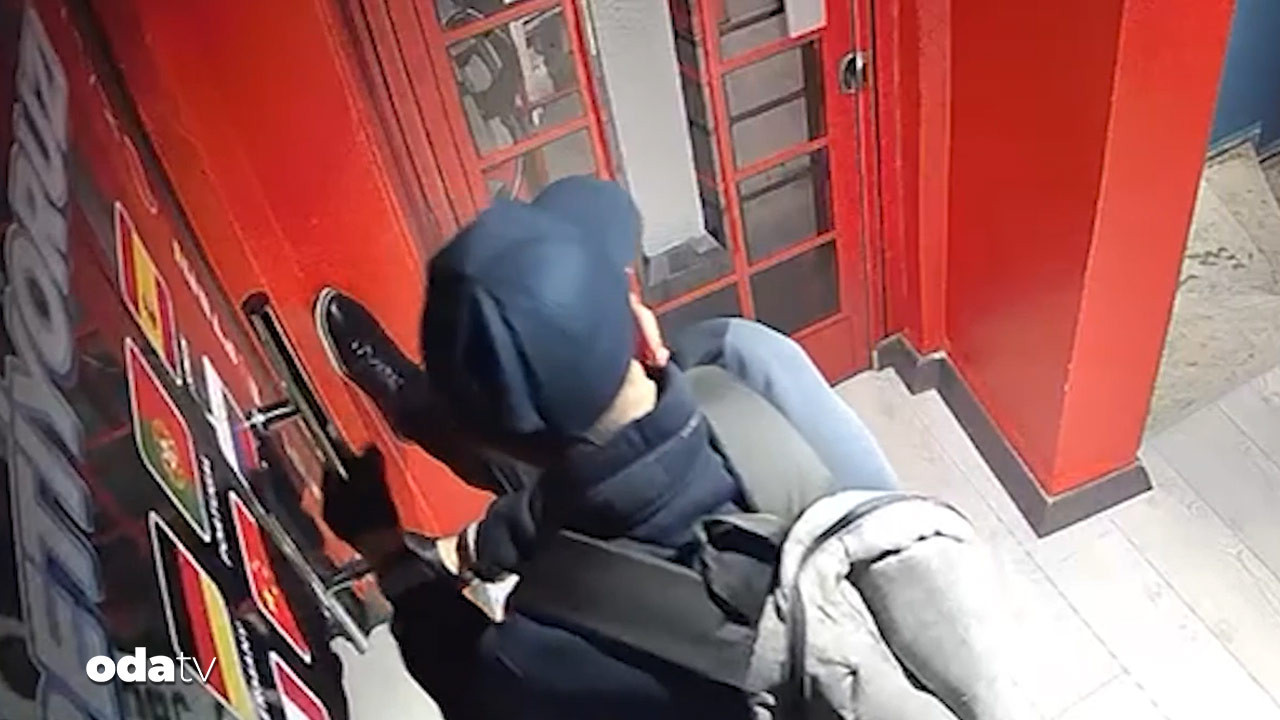 dil kursundaki inanilmaz hirsizlik kamerada AFbKltcT.jpg