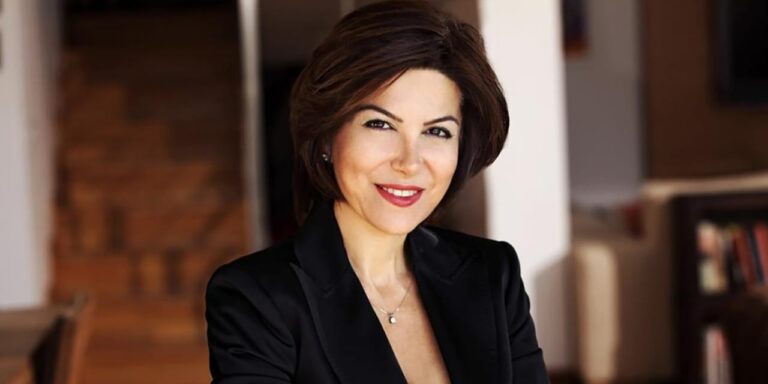 gazeteci sedef kabasa hapis cezasi verildi P7PvRPBr.jpg