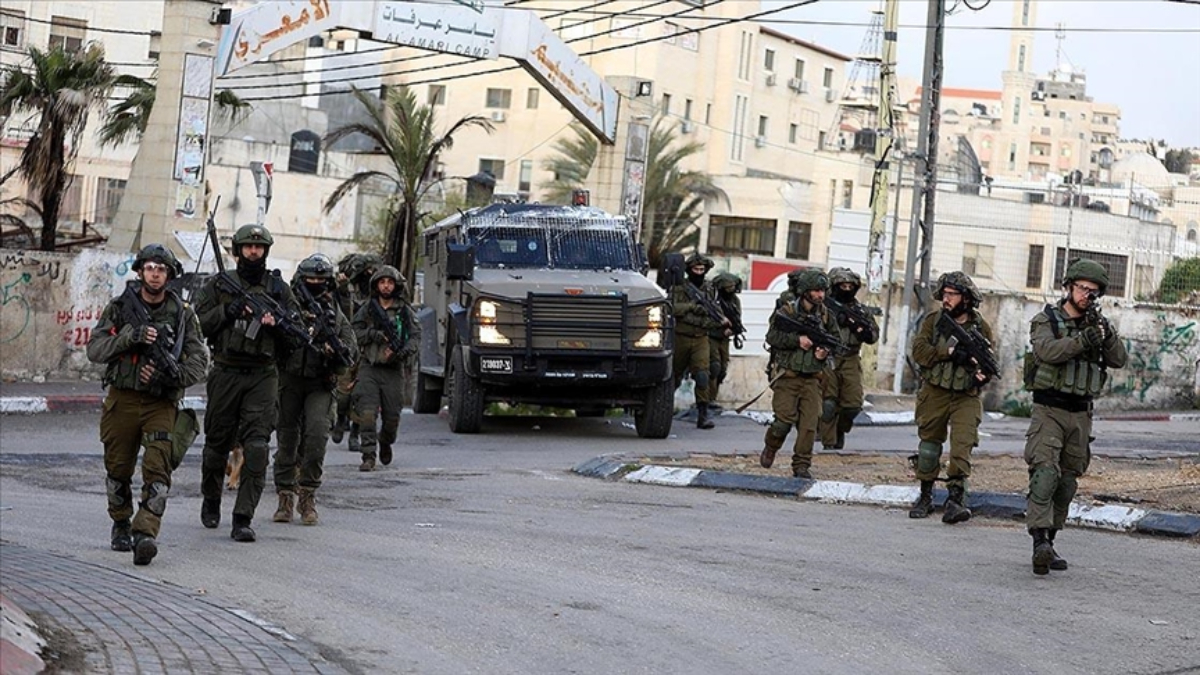 israil ordusu bati seriada bir genci yaraladiktan sonra gozaltina aldi xUnhQJJ1.jpg