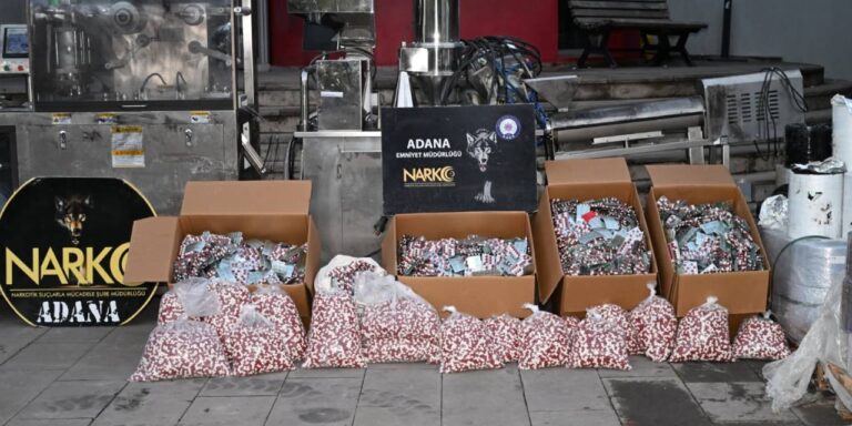 adanada-uyusturucu-operasyonu-yuz-binlerce-hap-ele-gecirildi-SwBgnEAT.jpg