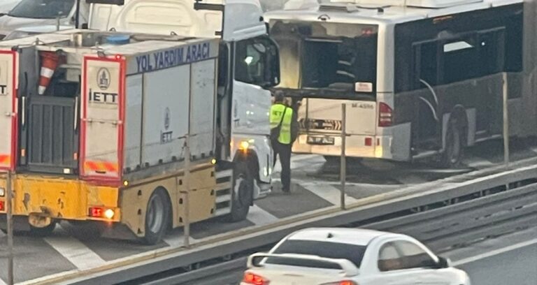 metrobuste-yangin-cikti-yZBPNdTO.jpg