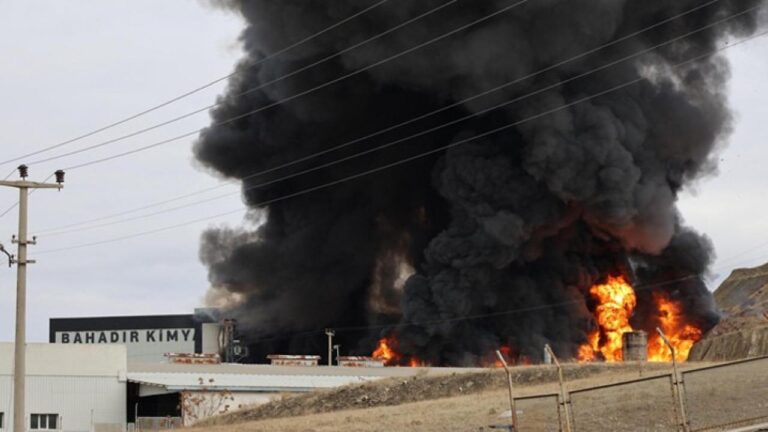 son-dakika-kirikkalede-kimya-fabrikasinda-yangin-l9kfjvnK.jpg