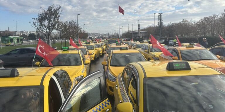 taksiciler-istanbulda-eylem-yapti-r3VRJihG.jpg