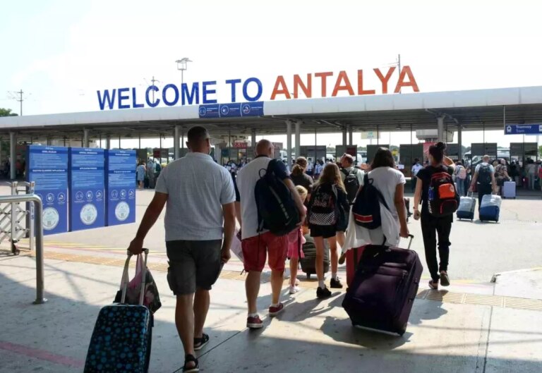 antalya-turizmde-yeni-zirve-PzJaseik.jpg