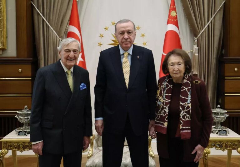 cumhurbaskani-erdogan-rahmi-koc-ve-semahat-arseli-kabul-etti-gMS7W5ZE.jpg